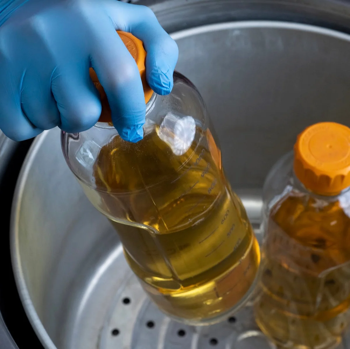 Pressure cookers and sterilization equipment for mushroom cultivation